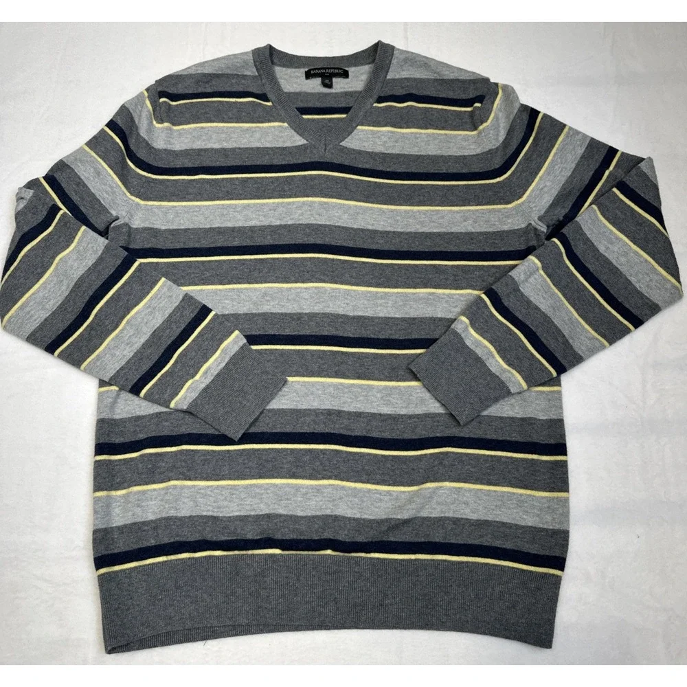 Men's‎ Banana Republic V Neck Long Sleeve Sweater Size M
